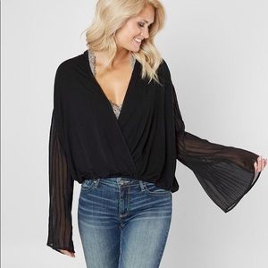 Buckle red by BKE pleated sleeve deep V top